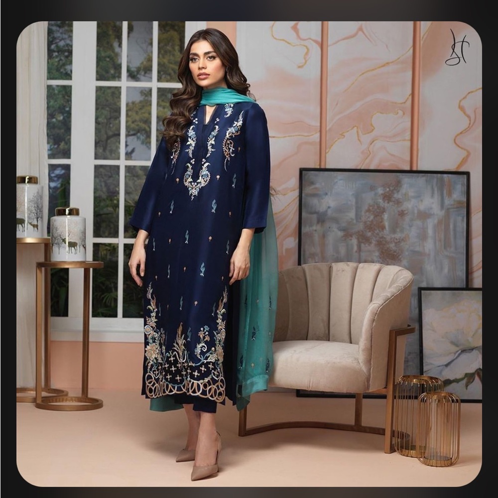 Shamsha Haswani 3 pc